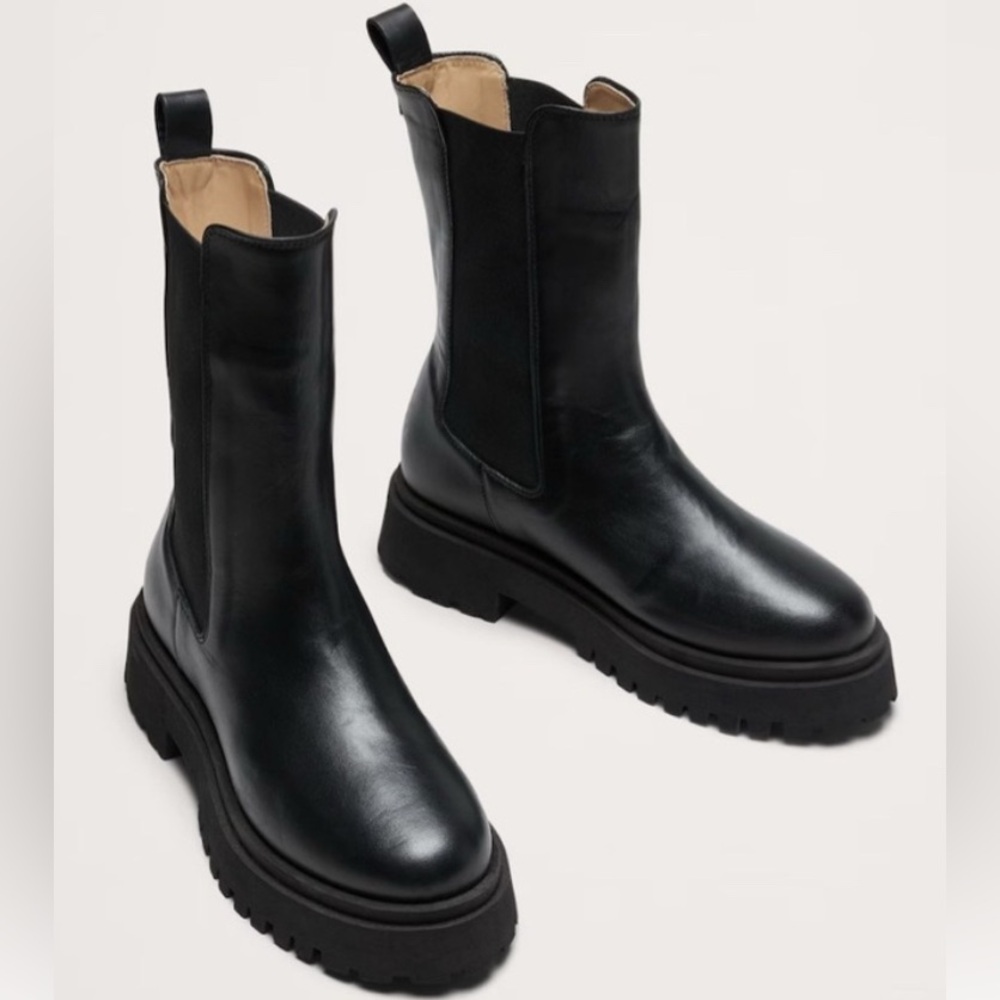 Banana Republic Tall Leather Chelsea Boot Black size 8